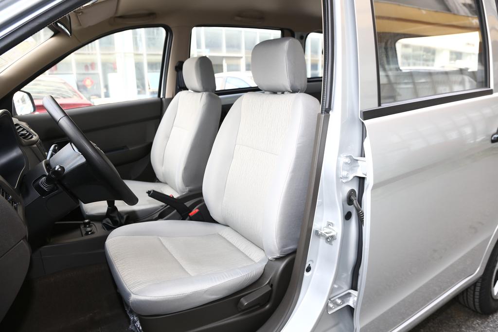 五菱宏光静态测评,五菱宏光s是属于小面还是微面