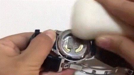 往鞋里喷什么东西脚不会臭,往鞋里撒的粉