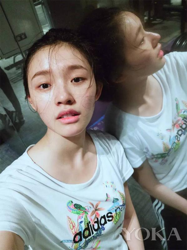 林允最漂亮的唇膏,林允快速化妆变身