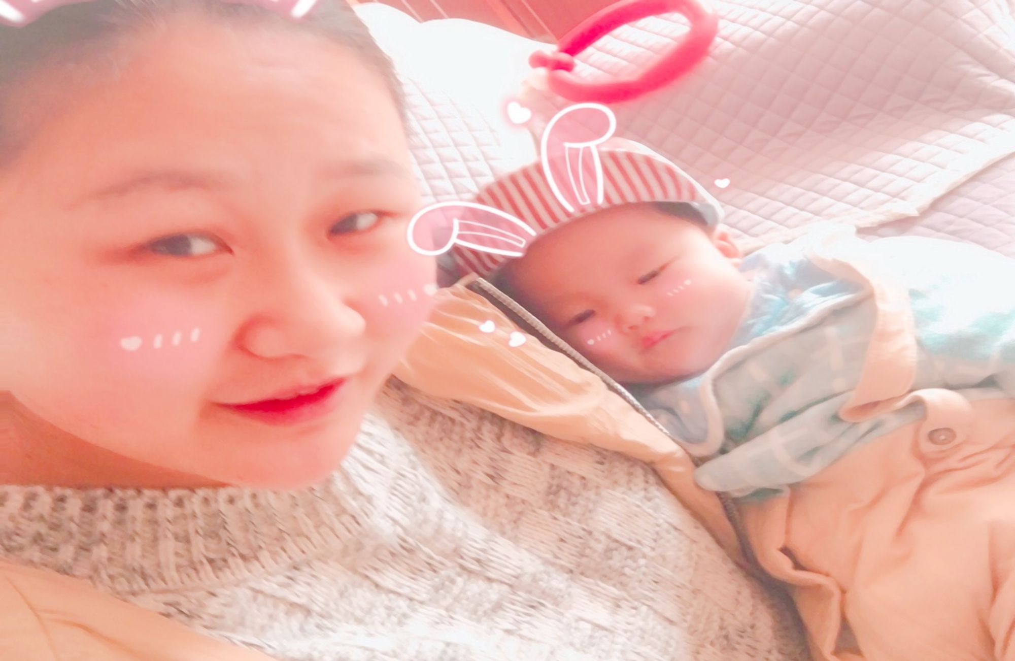 不知饱的新生儿怎么喂,新生儿不动饱一样一直吃