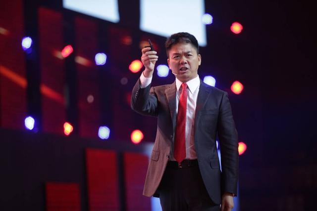 刘强东谈京东的几次危机,刘强东京东一年收入多少钱