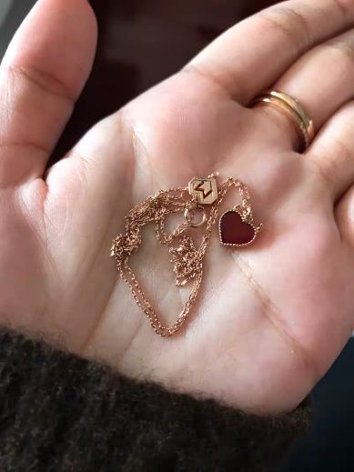 周大福恶魔之心项链 (周大福恶魔之心情侣手链含金量)