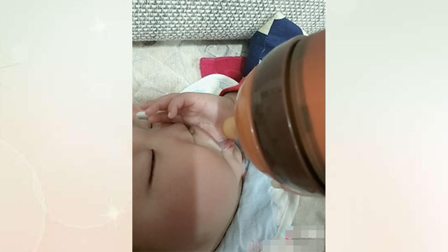 母乳不够宝宝又不喝奶要不要断奶,纯母乳宝宝不用奶瓶喝水怎么办
