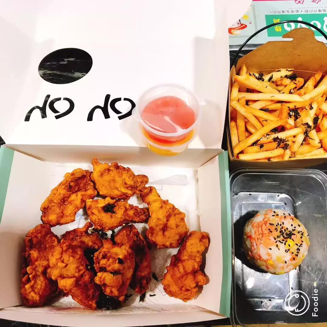 广州爆火的韩国年糕火锅 (韩国美食一条街部队火锅)