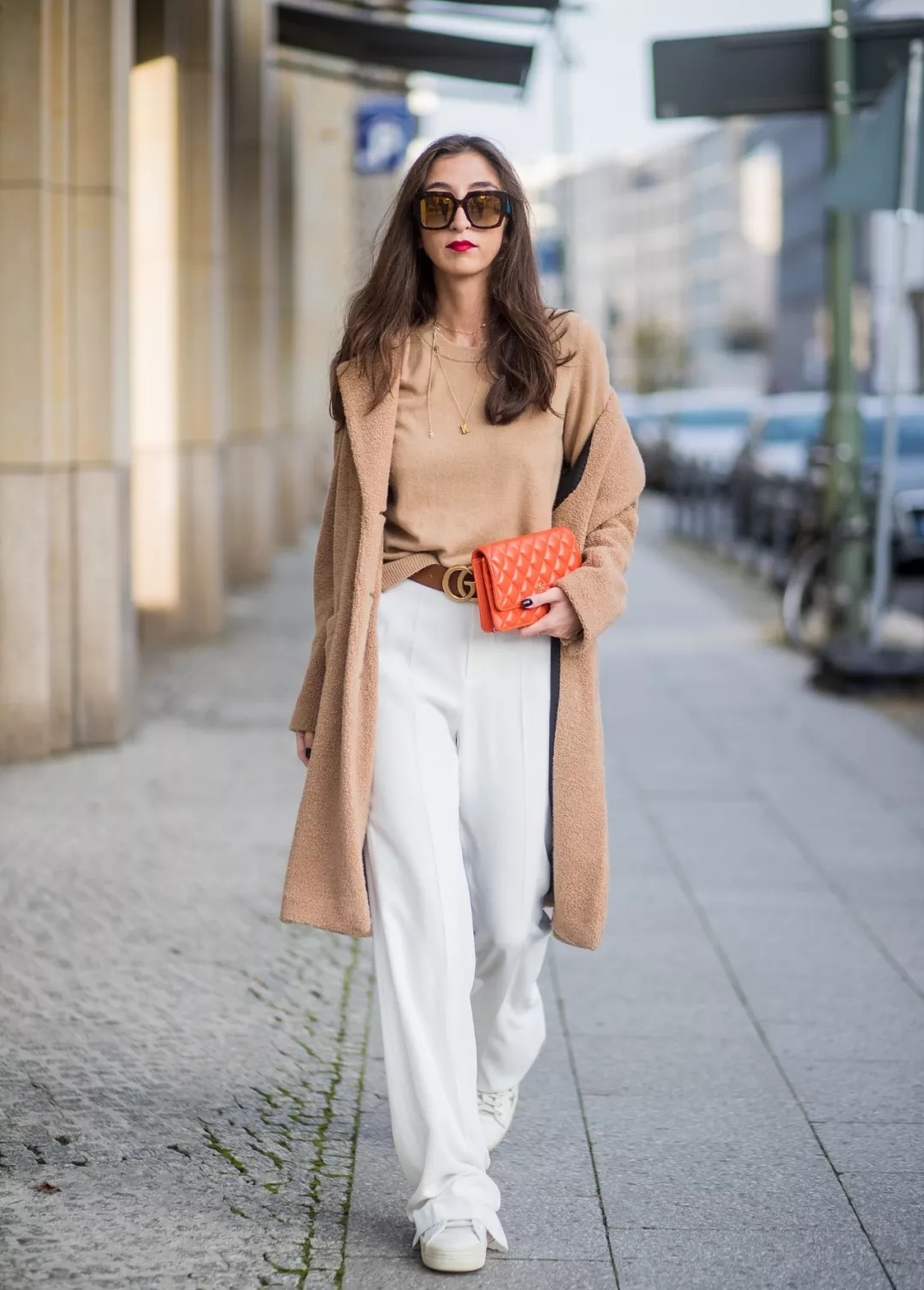 冬季穿毛衣应该如何搭配毛衣链,长款毛衣怎么穿才时髦