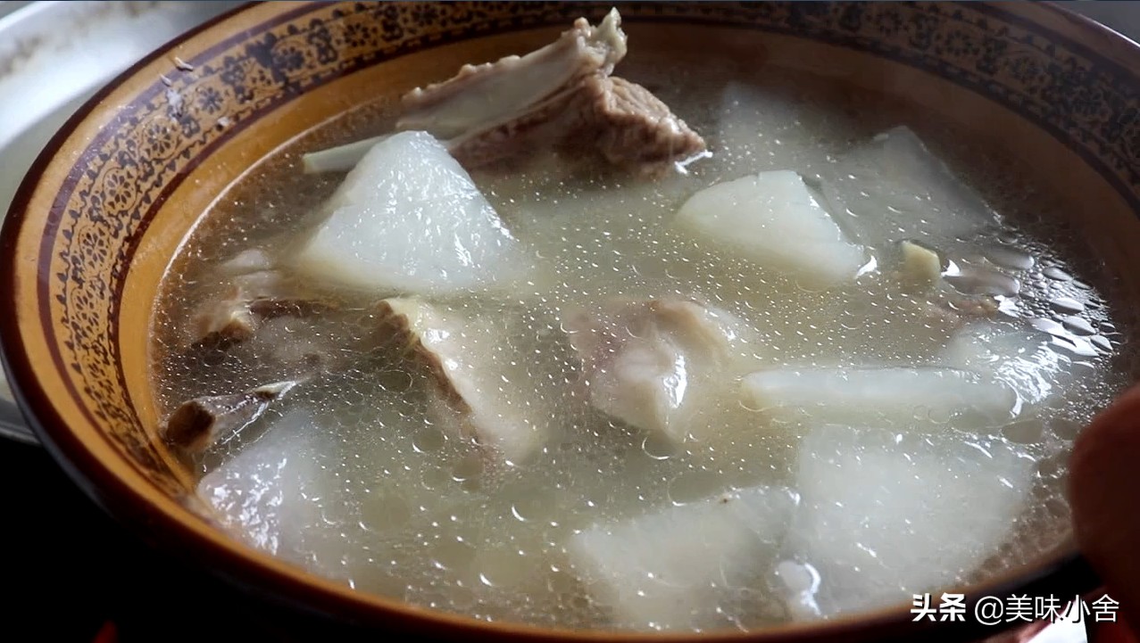 炖羊肉汤切记不要直接炖诀窍,炖羊肉汤切莫直接炖