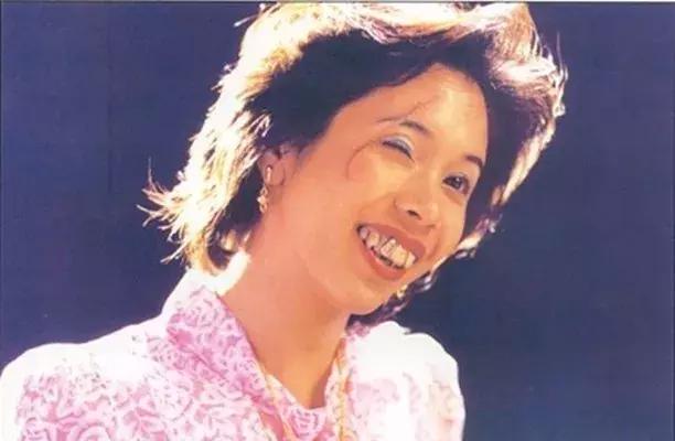 抛弃糟糠之妻的香港男星,因为丑被男人抛弃电影