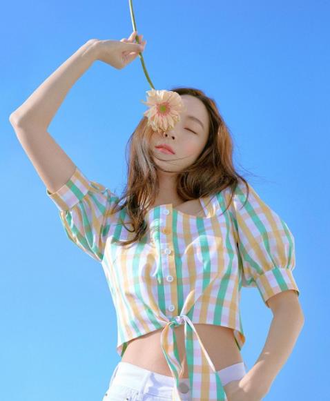 日常泫雅风发型,jennie超短裙造型走泫雅风