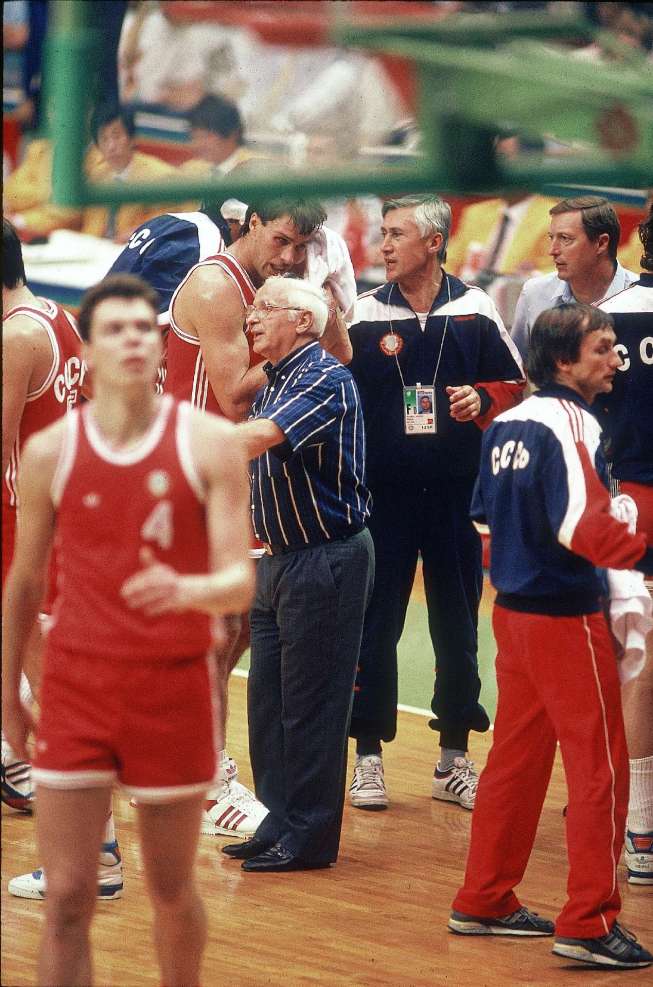 萨博尼斯的父亲打大卫罗宾逊,08年奥运会迪马利亚绝杀