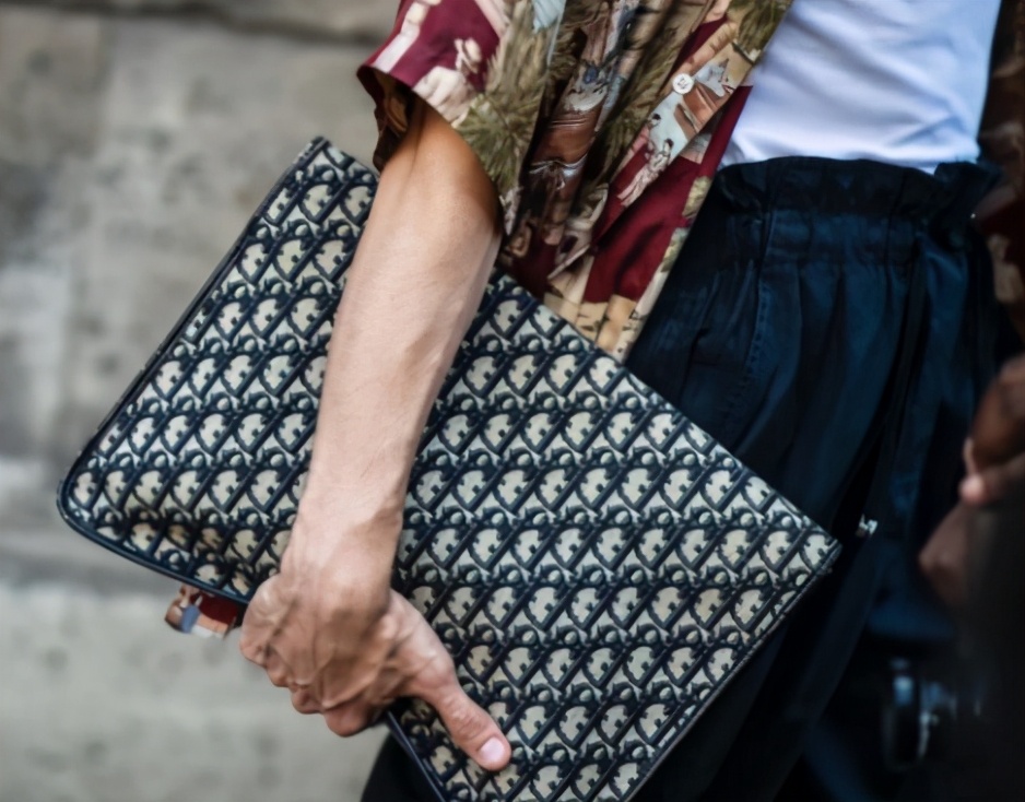 既好用又好看的男士包,适合男士的轻奢休闲包