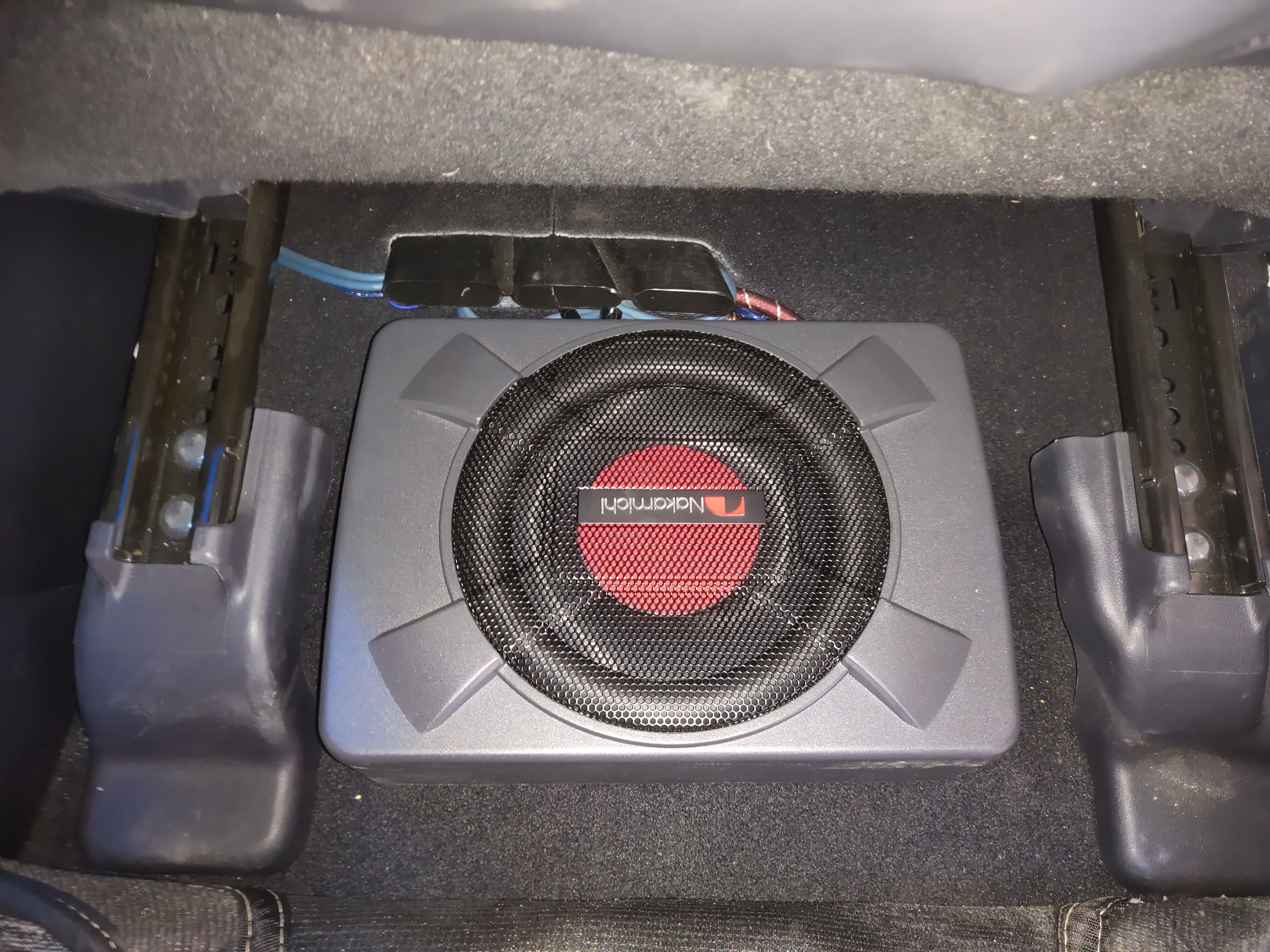 丰田汉兰达音响坏了,汉兰达2.5l双擎四驱尊贵版音响