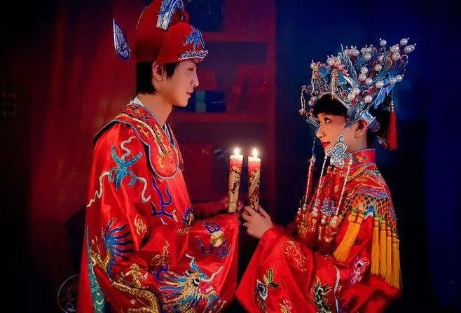 婚服的话题有哪些,关于结婚这件事你是怎么想的