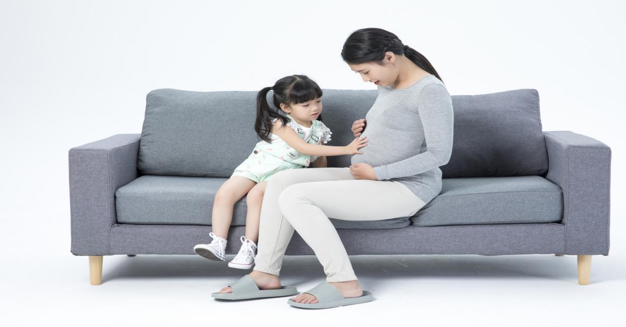 女人梦见小黑猪是胎梦吗,准妈妈梦到自己生了女儿