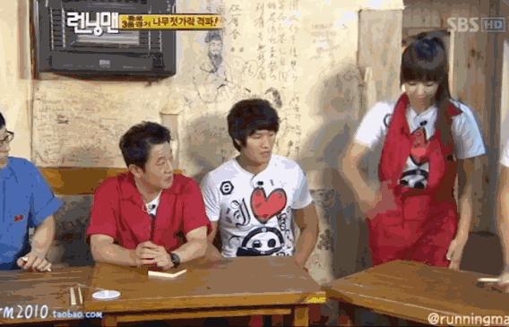 宋茜你看不到的十件小事,宋茜在台上走下去的样子