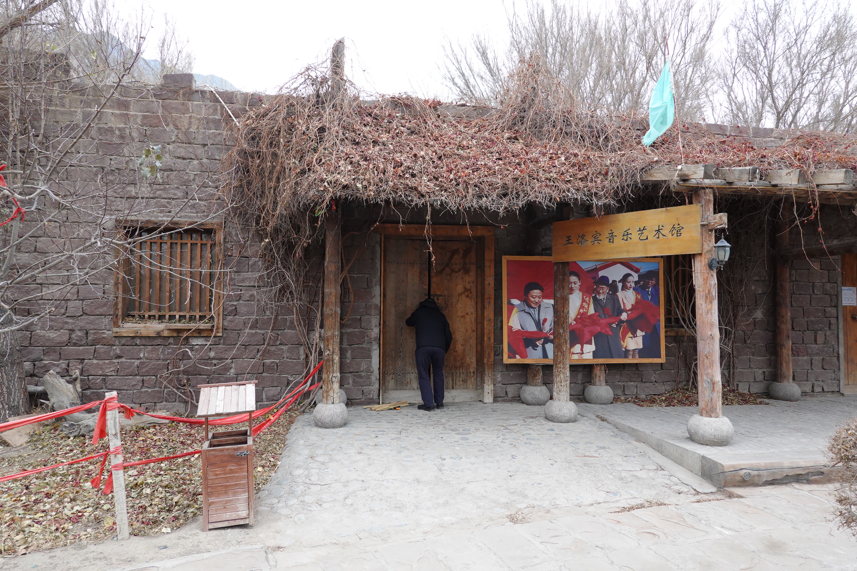 王洛宾写的达坂城姑娘美如画,王洛宾进新疆