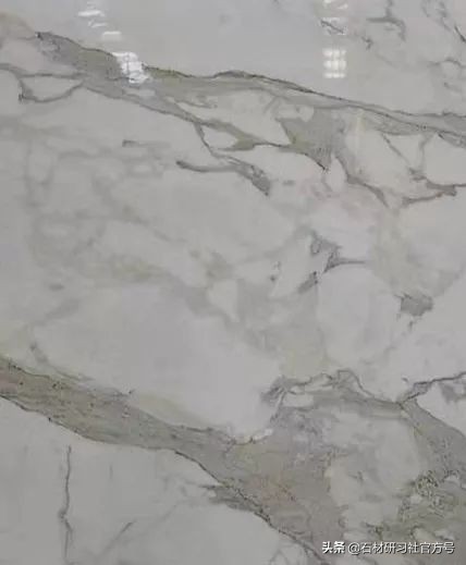 雪花白鱼肚白的区别,鱼肚白和雪山白的区别