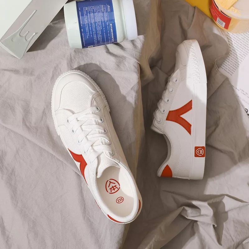 永不过时小白鞋视频,永远不过时经典款鞋