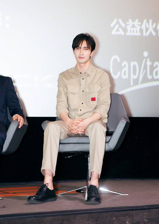 高伟光“神仙脚踝”太诱人，西装裤+脚踝取向*击狙**，圈粉无数少女