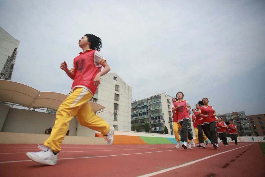 中考体育800米1000米满分攻略,中考体育8001000米项目讲解