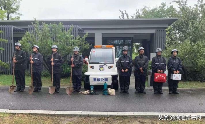 暴雨季节来临物业为你保驾护航,暴雨中物业人的坚守