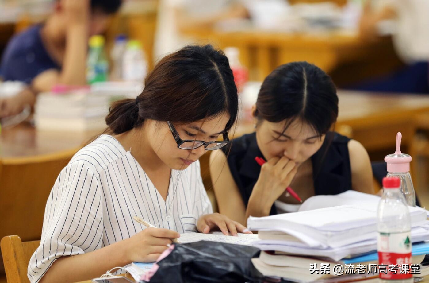 大学生迎来好消息，国家助学*款贷**额度调高至12000元，家长高兴了