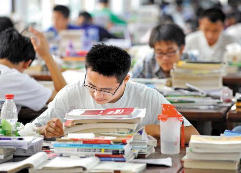 高考考砸了读二本还是复读,高考失利读三本还是复读