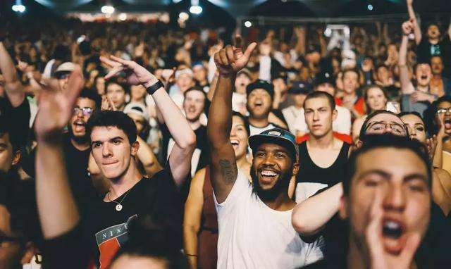 怎样在酒桌上看一个人的人品,酒桌上最能看出一个人的品质