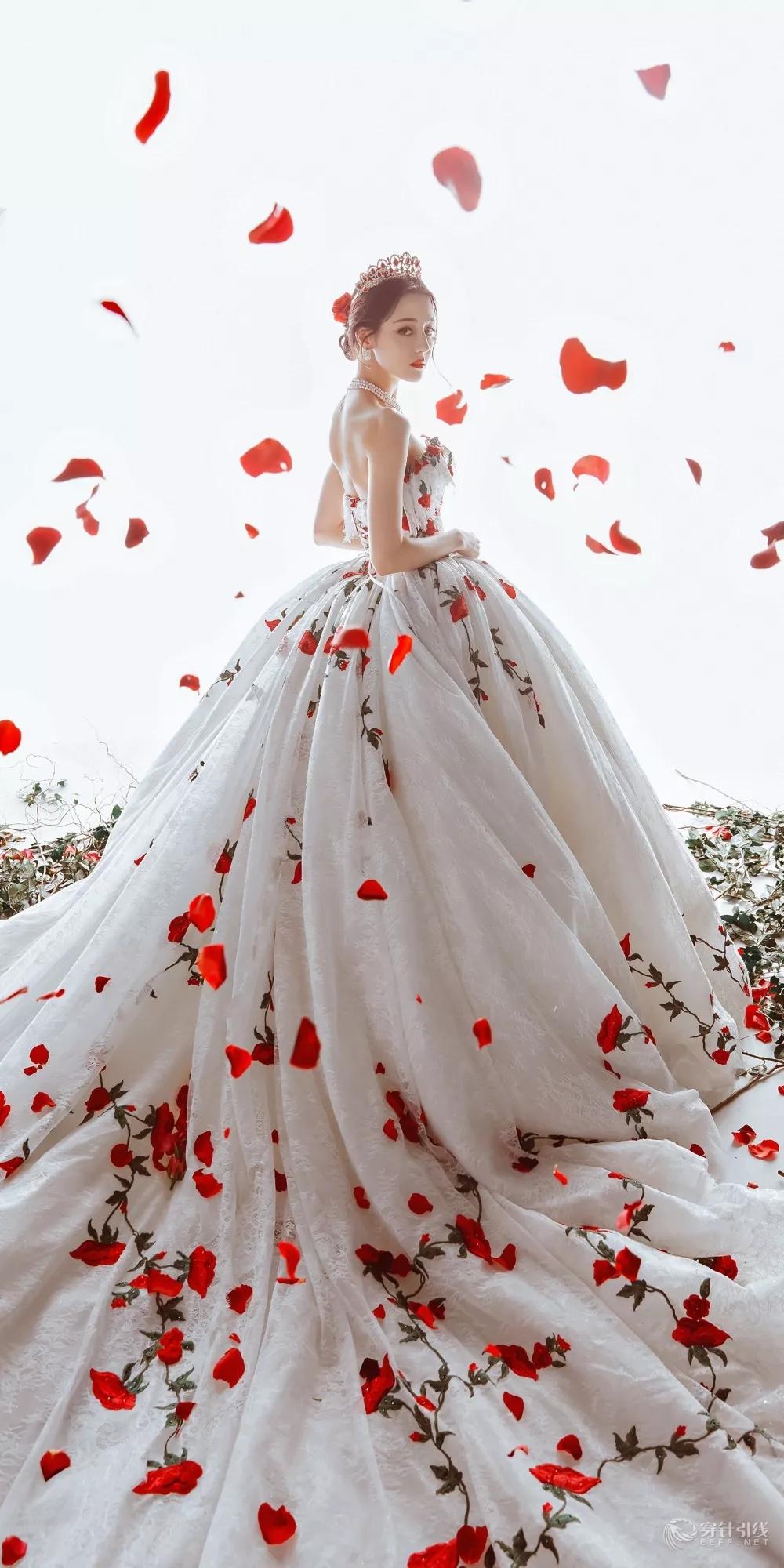 试问女生们，你们哪个能躲得了“婚纱的诱惑”呢？