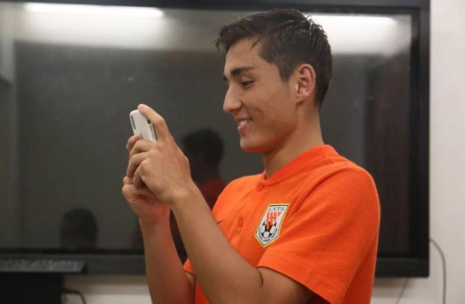 一人跨两队，鲁能这位小将有点牛，希望未来他能在中超大放异彩