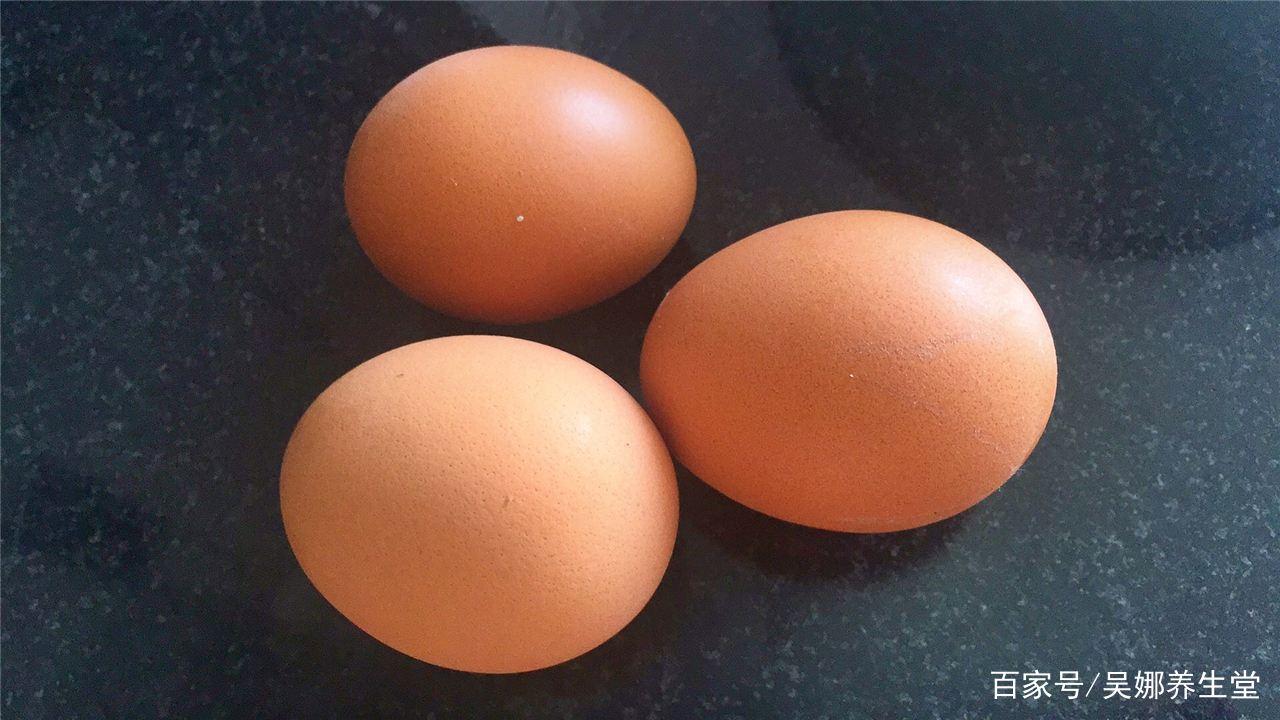 年轻人脱发有白头发是什么原因,年轻人头顶脱发是什么原因造成的