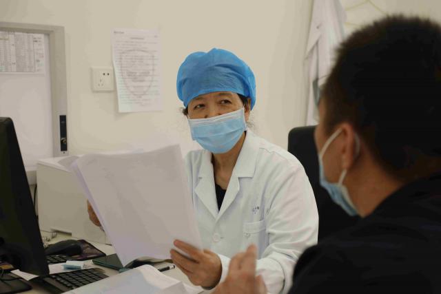 皮肤突然变黑当心6种全身性疾病,男人皮肤黑突然变白怎么回事