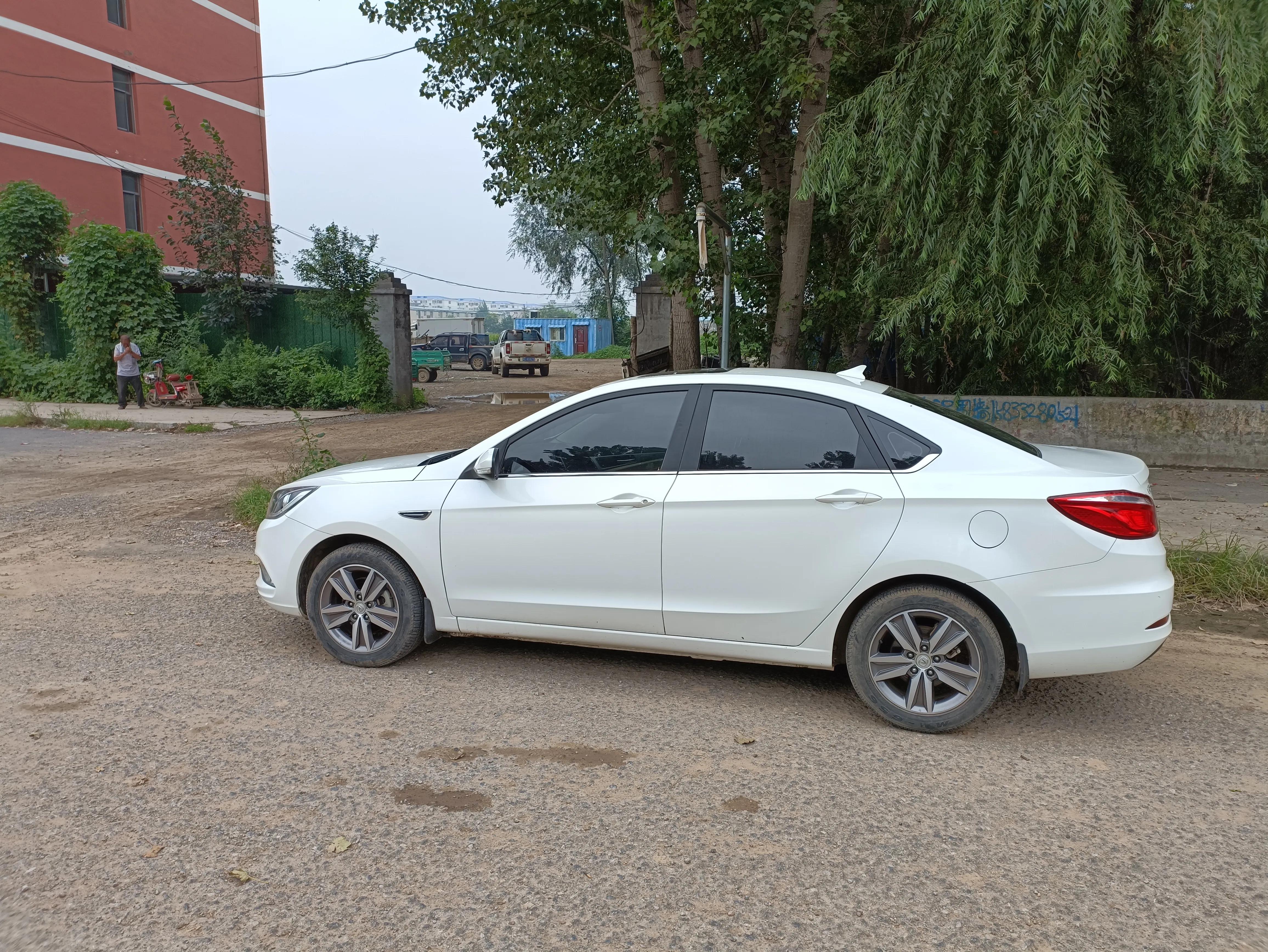 逸动和轩逸哪个乘坐空间大,逸动dct旗舰型乘坐感受