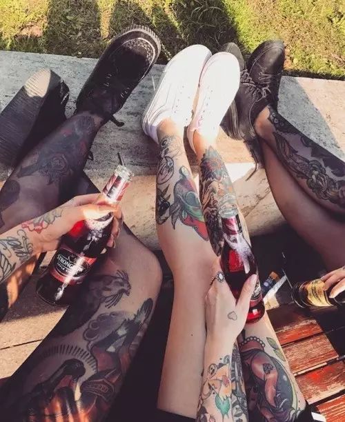 专业的纹身师纹身是不是不痛,十年纹身爱好者讲解纹身