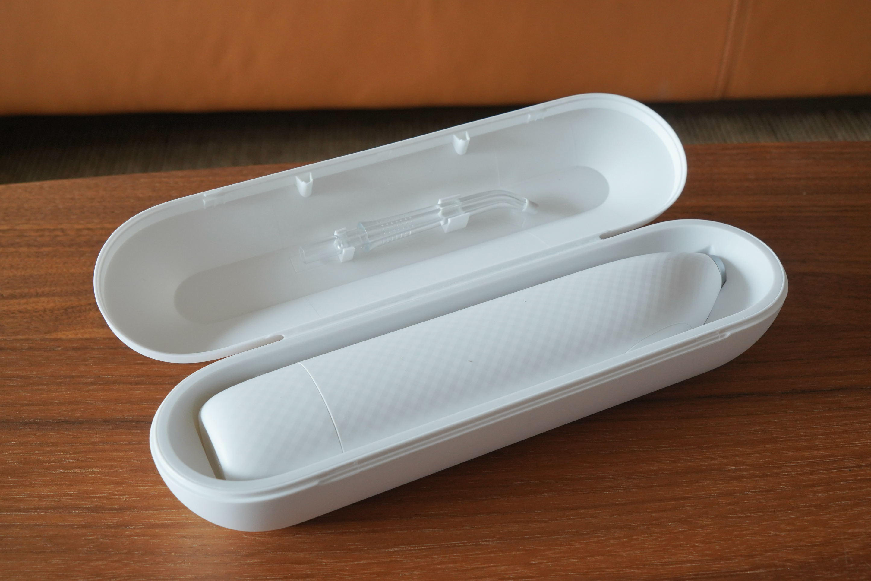 有电动牙刷还要手动刷吗,有了电动牙刷还需要水牙线吗