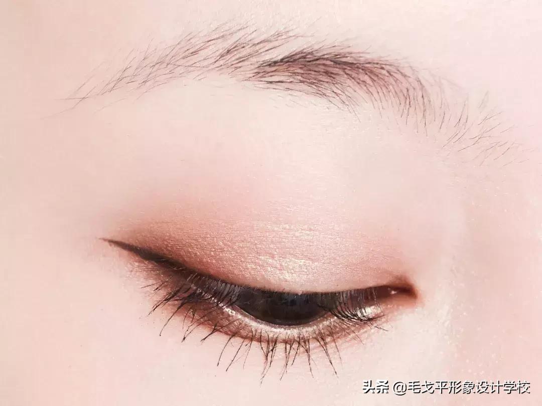 怎么画眼妆才不显脏,怎么防止眼妆花