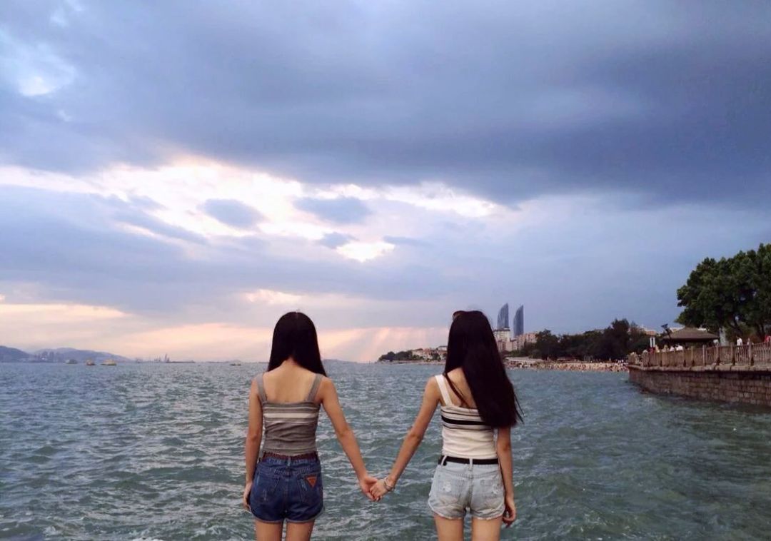 男朋友拍照太好看了不舍得分手,男朋友很丑怎么拍合照