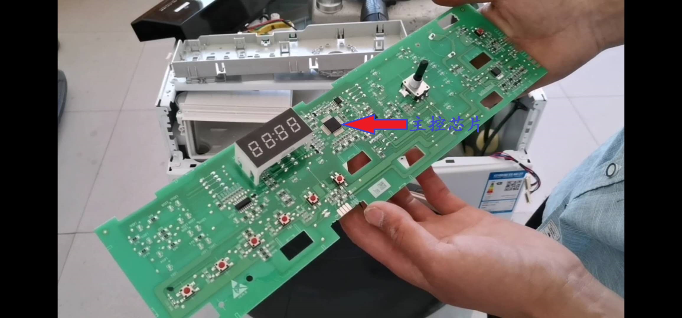 洗衣机拆解工人,滚筒洗衣机维修拆解视频