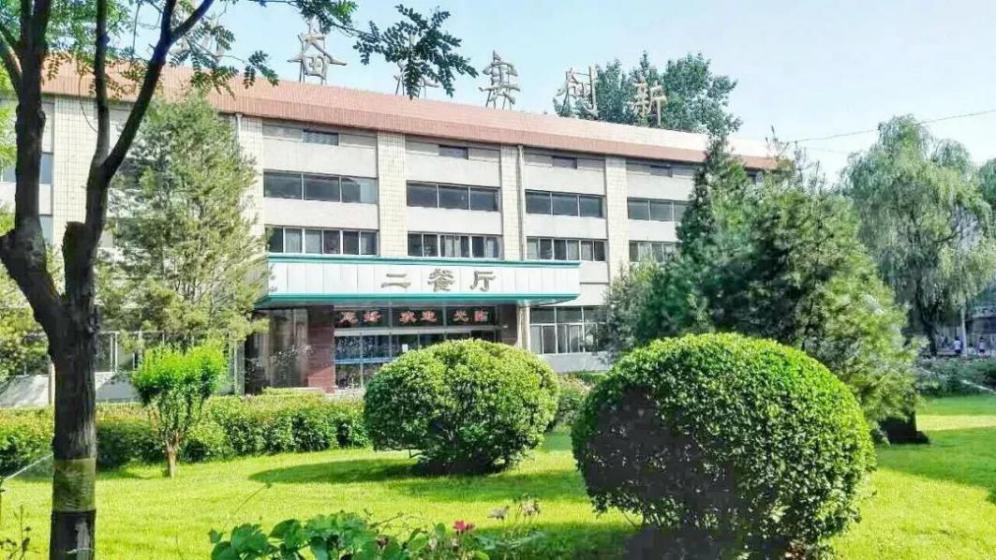 华北超豪华大学：宿舍空调暖气、阳台一应俱全，还坐拥6大网红餐厅！