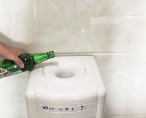饮水机过滤不干净怎么清洗,饮水机里面的细菌有多少个