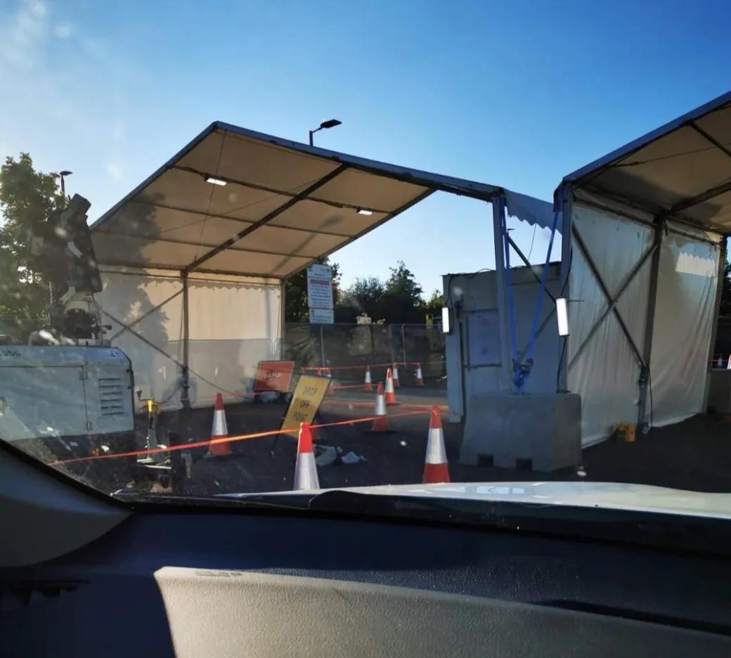 卞江｜我亲身去测了一下新冠，才知道英国的数据有多不靠谱