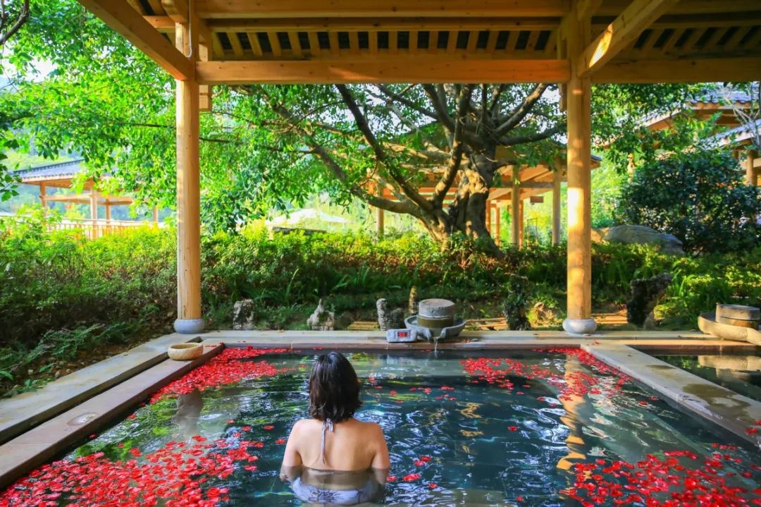 黄果树柏联温泉酒店是几星级酒店,黄果树柏联酒店在景区内怎么进去