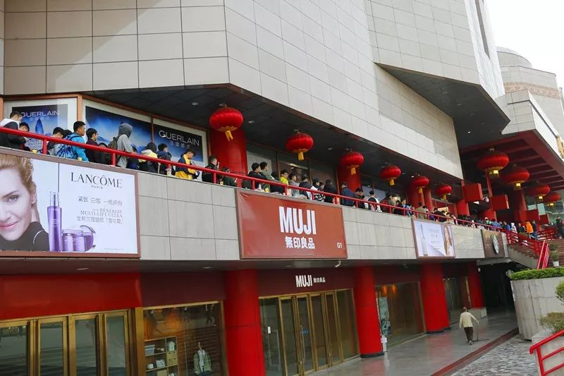 招兼职来排队，600元/天，管水管饭，你敢信