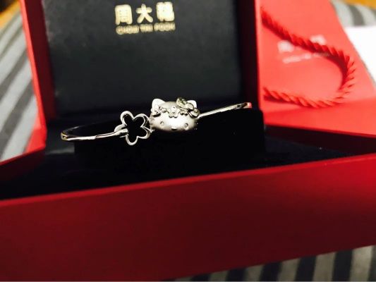 周大福和老凤祥哪个玉器好,周大福和老凤祥银饰哪个好