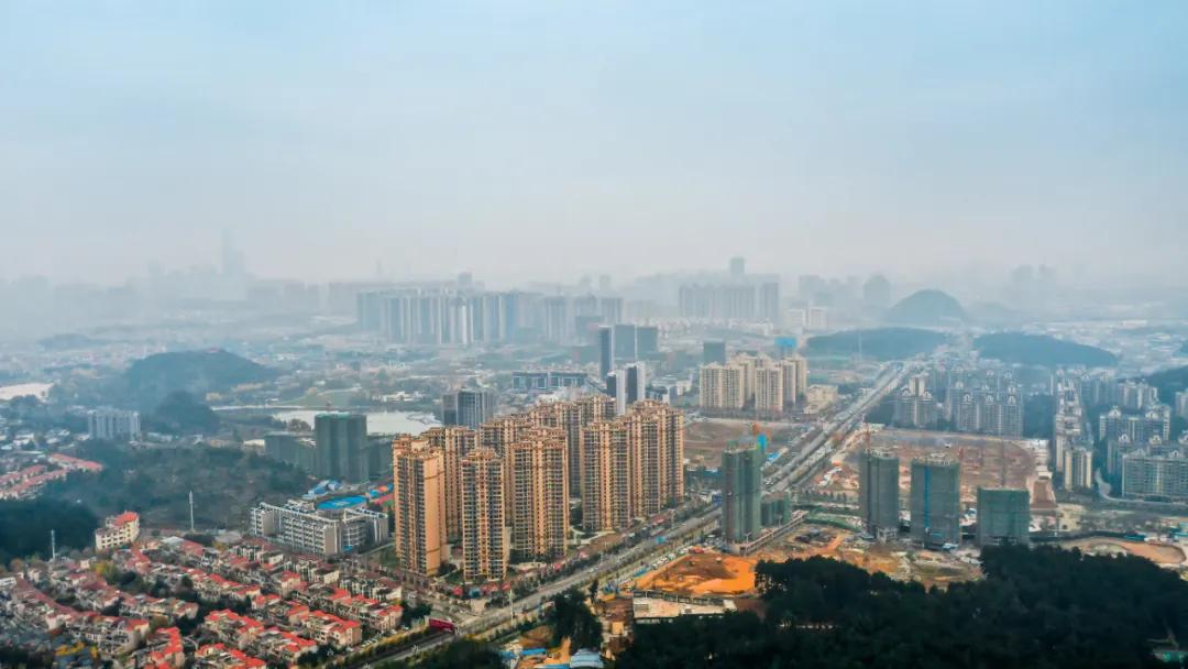 8字头带地暖，500米内山水双公园，恒大献上一曲“惊雷”