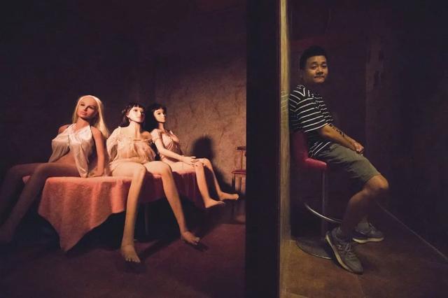 中国第一个硅胶娃娃体验馆，开在工厂区