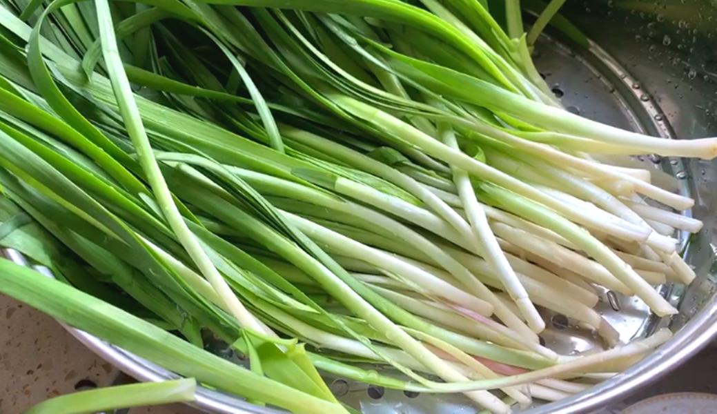 包韭菜馅饺子时牢记3不放,韭菜肉饺子馅必放三样