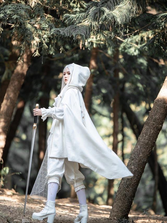 除了军lo以外，这些“骑士风”洛丽塔也不容错过，甜酷lo娘的最爱