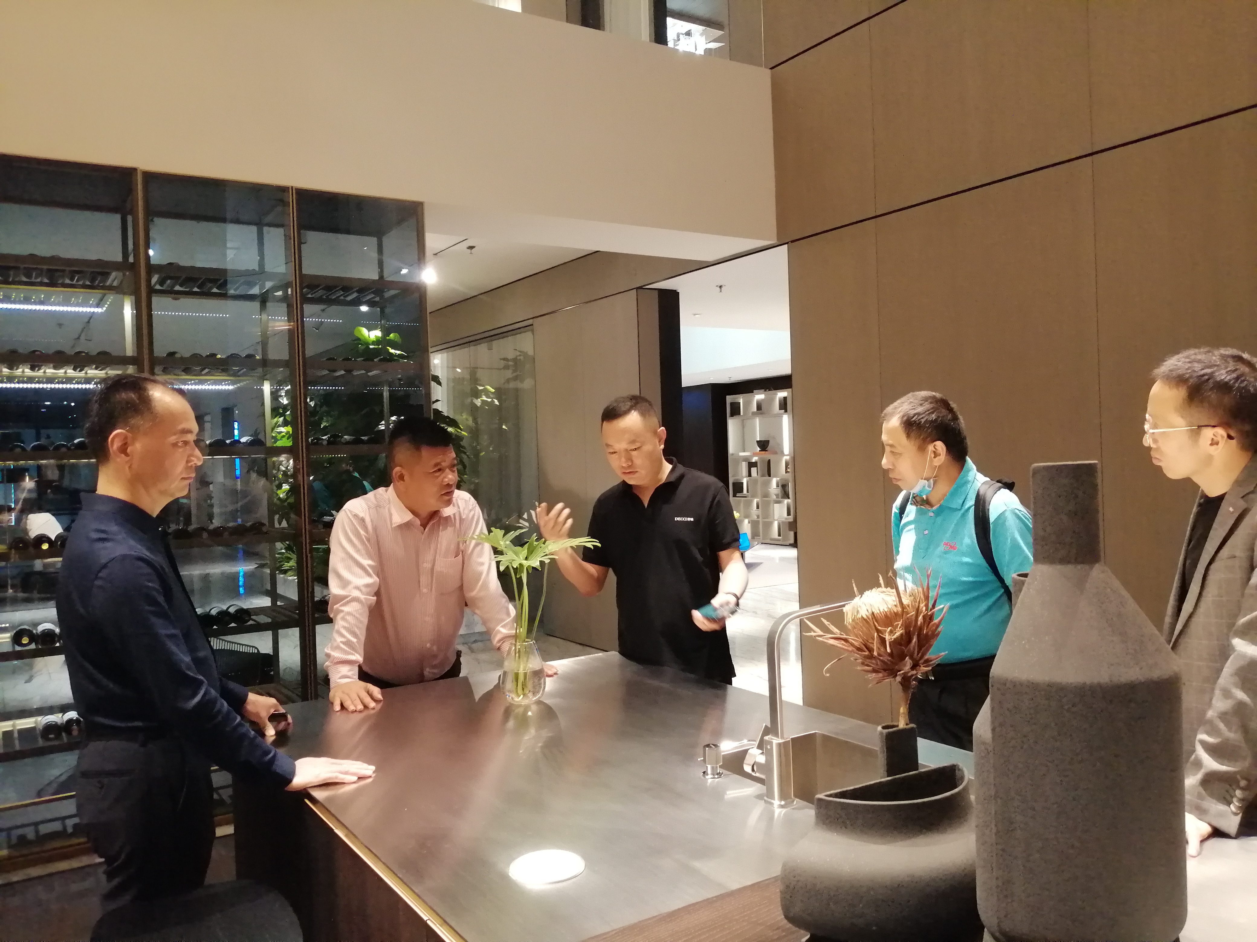 做全品类还是单品,做全品还是做细分