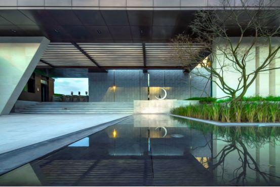 以鸿鹄之志探索未来人生,以青云之志蓄势待高飞