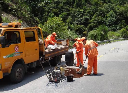 公路养护员好吗,公路养护工人的收入低吗